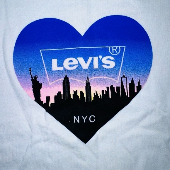 NWT Girl’s 4T Levi’s SS Heart NYC Graphic TShirt - Picture 2 of 4